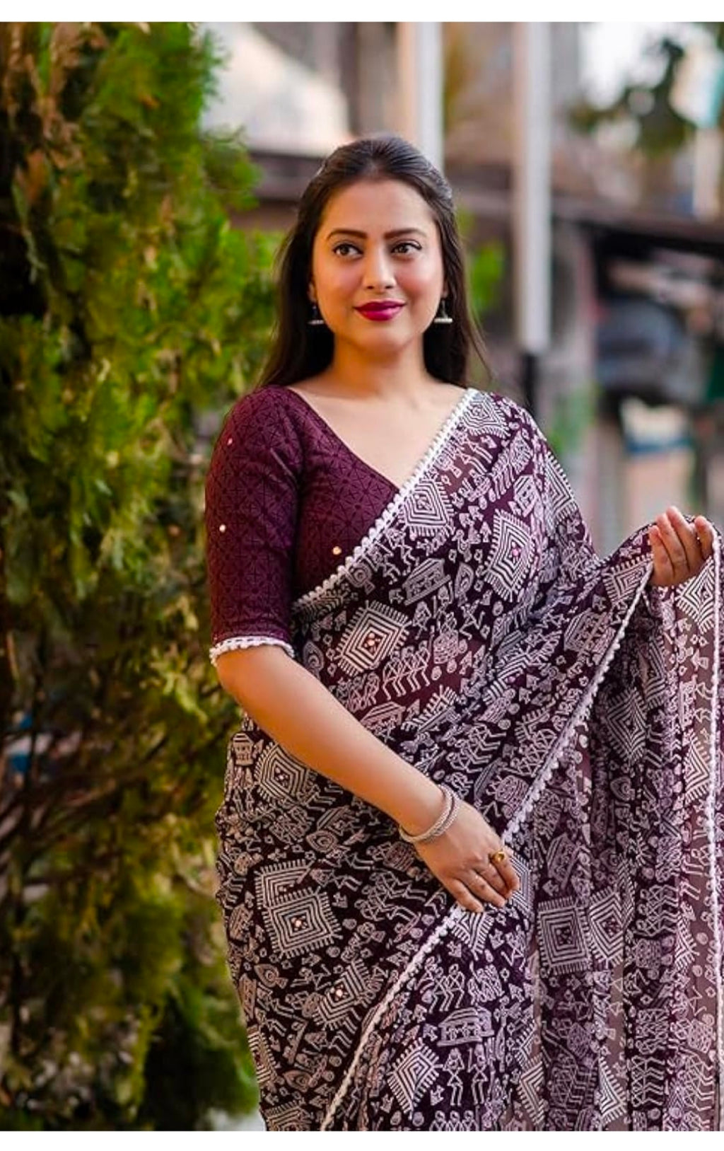 Appywave Traditional Georgette Saree, Purple and White Geometric Pattern, Lace Border with Blouse