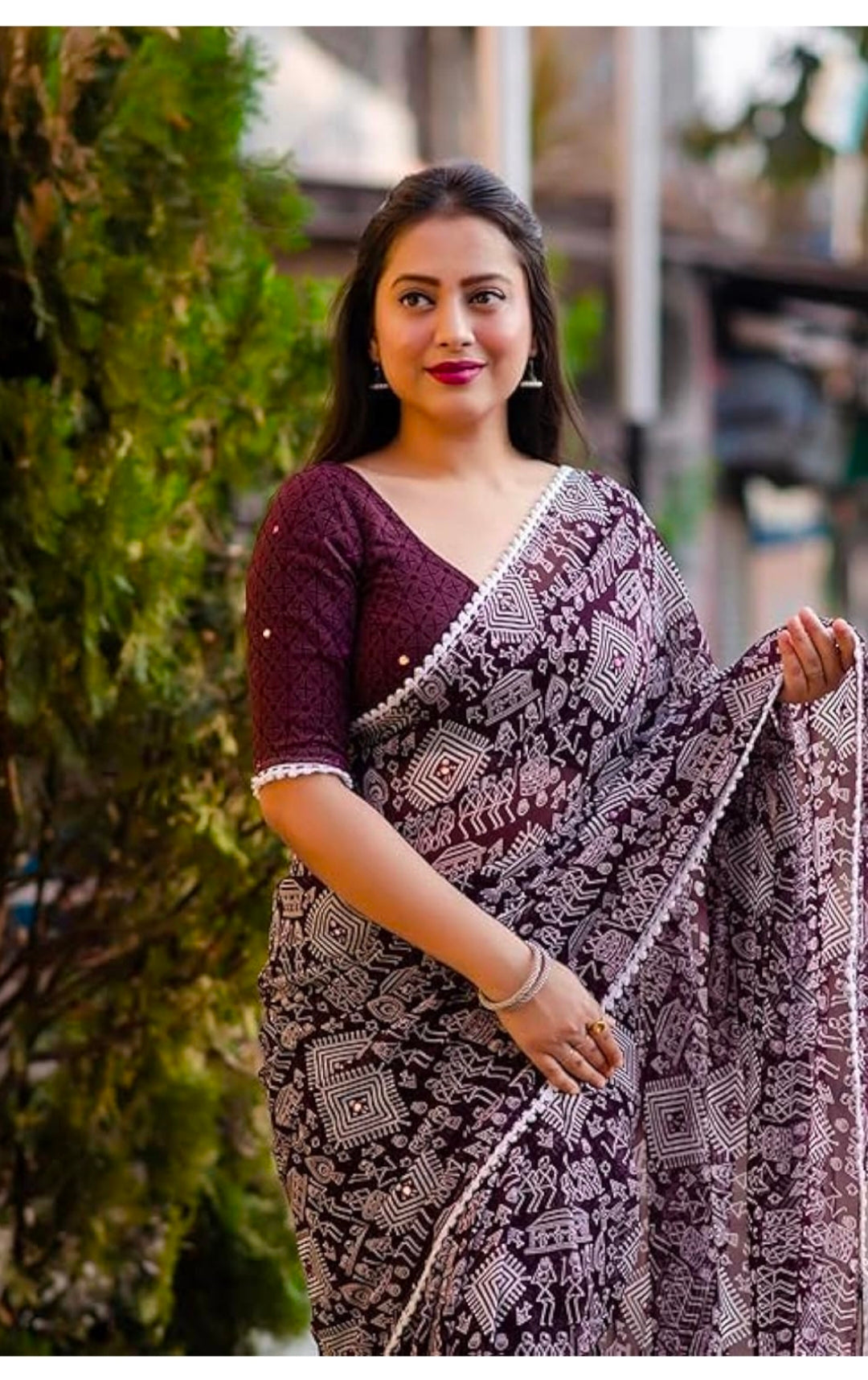 Appywave Traditional Georgette Saree, Purple and White Geometric Pattern, Lace Border with Blouse